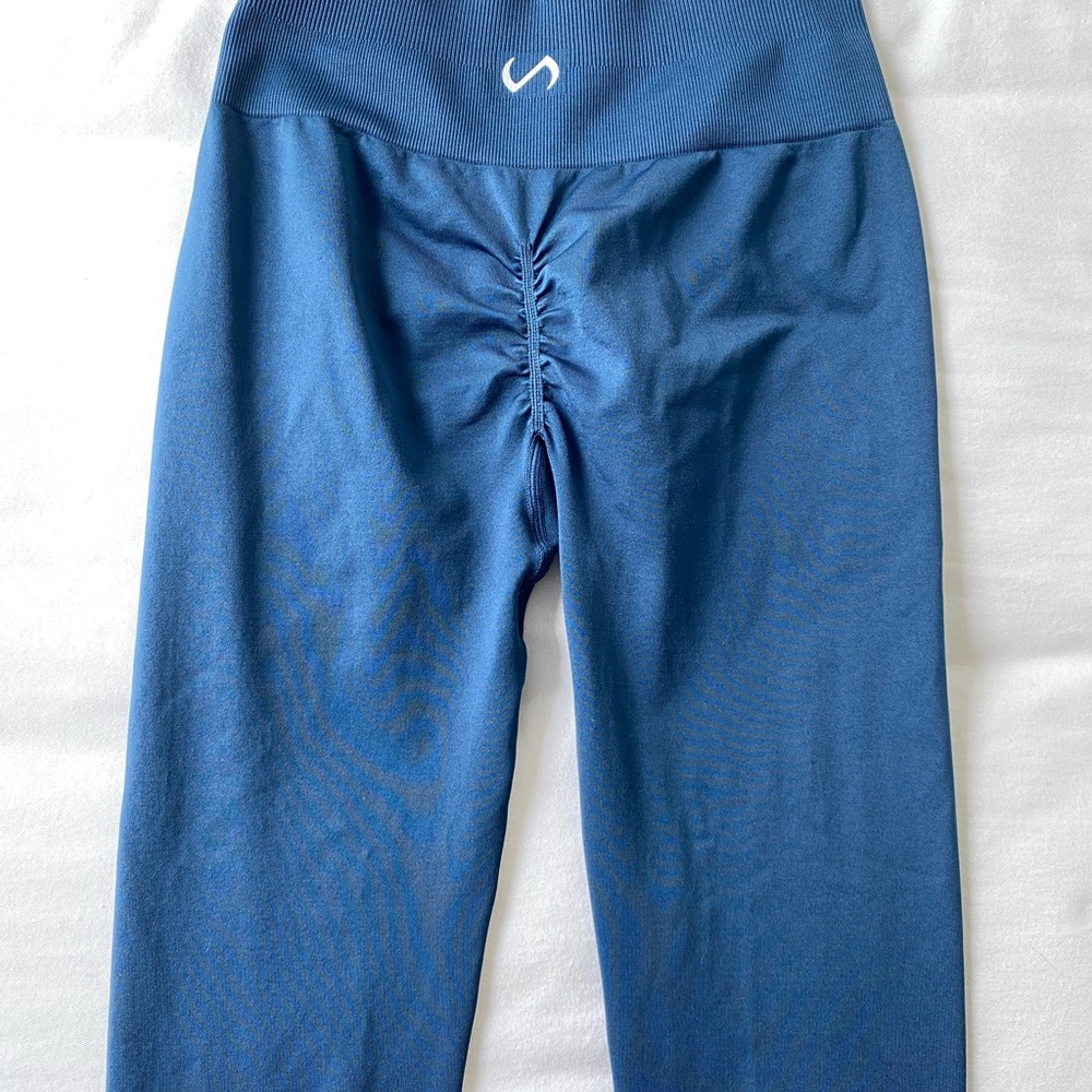 TLF Cosmic Seamless Scrunch Butt Leggings - Picture 9 of 10